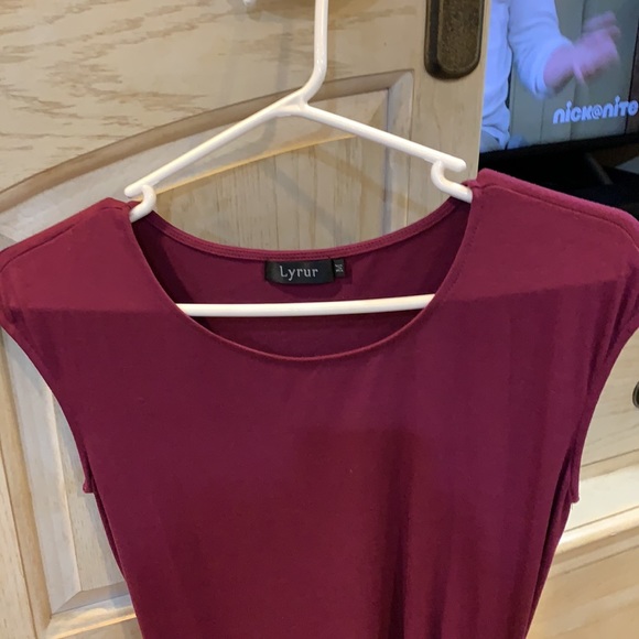 NWOT red wine scoop neck midi dress with side tie size medium. - Picture 4 of 5